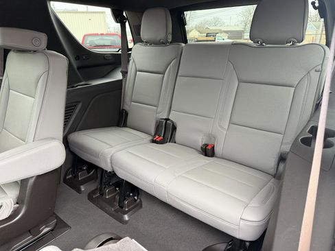 Used 2024 GMC Yukon SLT w/ SLT Luxury Package image 11