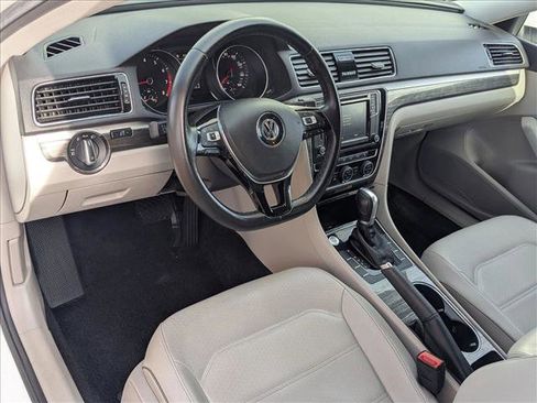 Used 2018 Volkswagen Passat 2.0T SE image 10