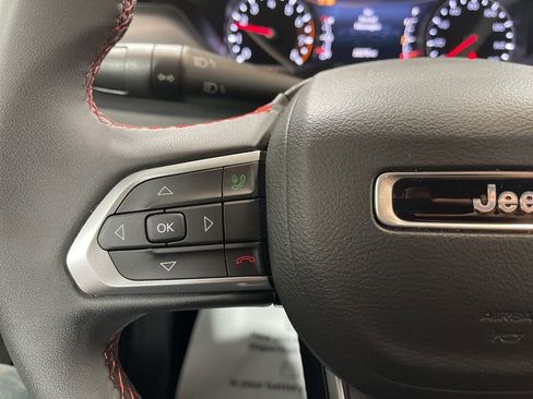 Used 2025 Jeep Compass Trailhawk AWD/4WD image 20