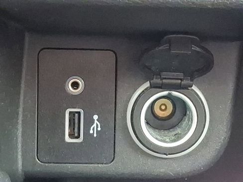 Used 2019 Nissan Kicks S image 23