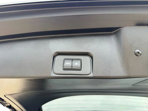 Used 2025 Nissan Rogue SV w/ SV Premium Package image 60