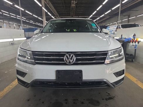Used 2018 Volkswagen Tiguan SE AWD/4WD image 2