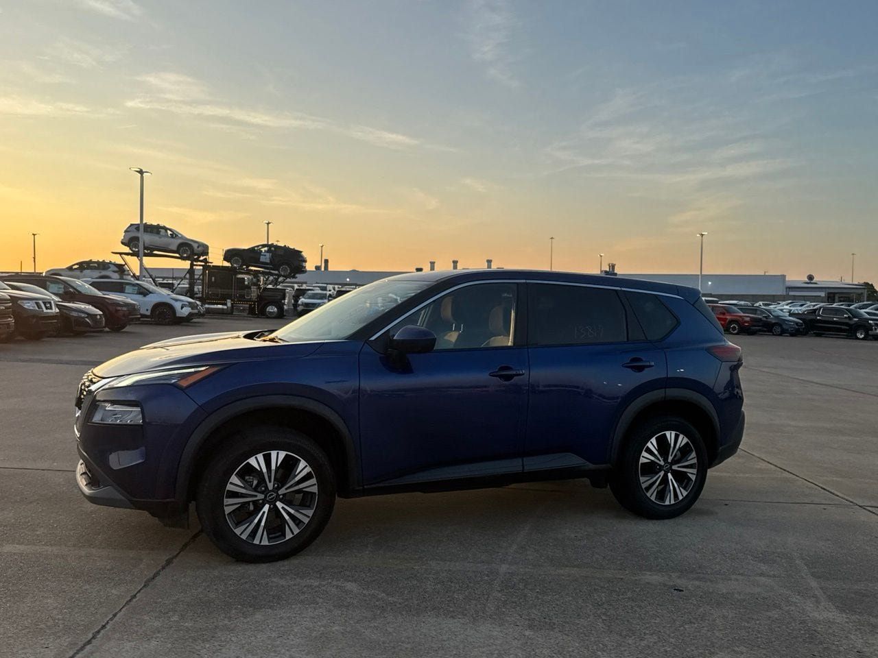 Used 2023 Nissan Rogue SV AWD/4WD image 12