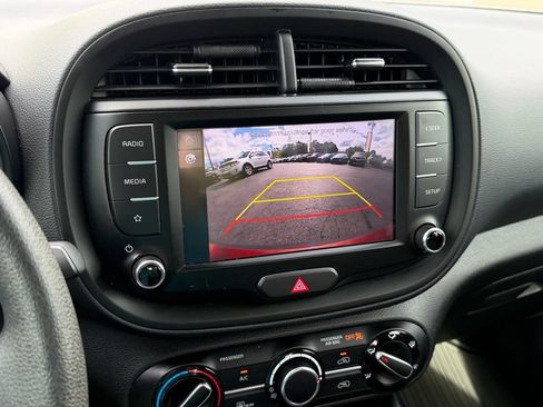 Used 2023 Kia Soul LX FWD image 26
