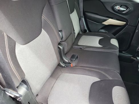 Used 2017 Jeep Cherokee Sport image 14