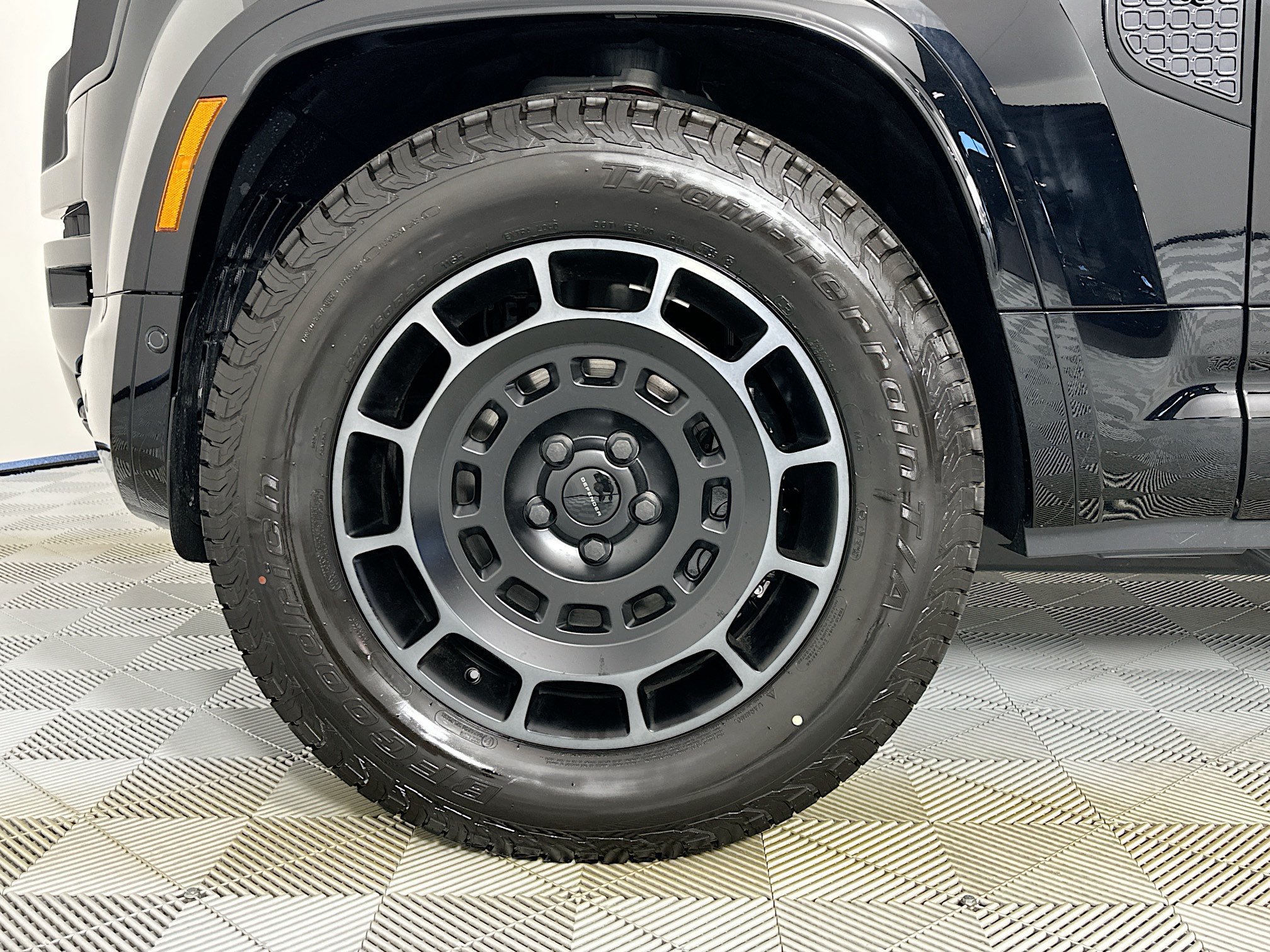 New 2026 Land Rover Defender 110 OCTA AWD/4WD image 9