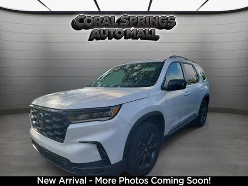 Certified 2025 Honda Pilot Sport image 2