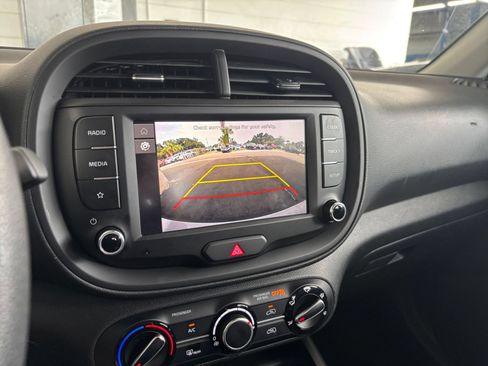Used 2025 Kia Soul LX w/ LX Technology Package FWD image 23