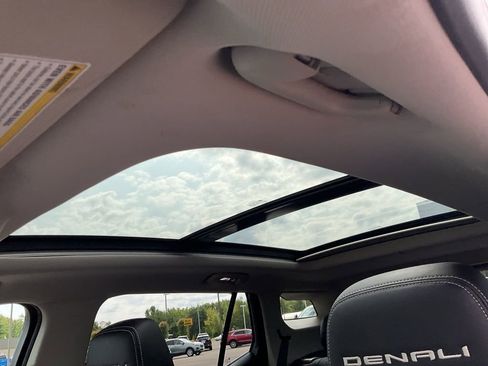 Used 2023 GMC Terrain Denali image 18