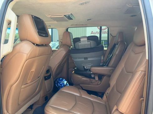 Used 2015 Cadillac Escalade ESV Platinum AWD/4WD image 13