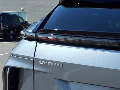 New 2025 Cadillac Lyriq Luxury AWD/4WD image 12