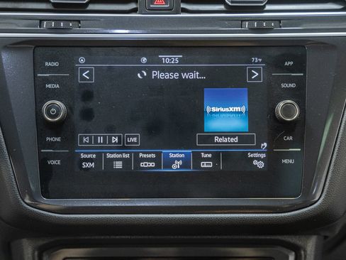 Used 2022 Volkswagen Tiguan SE w/ Panoramic Sunroof Package FWD image 26