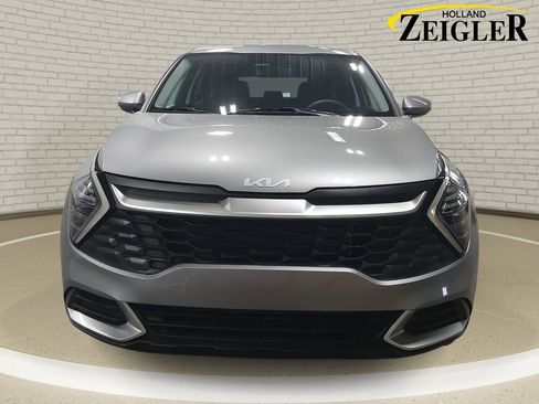 Used 2025 Kia Sportage LX image 2