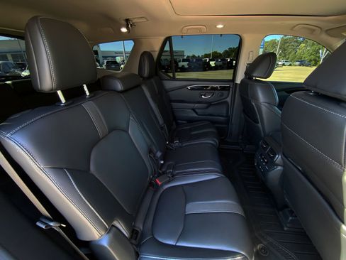 Used 2024 Honda Pilot Touring image 29