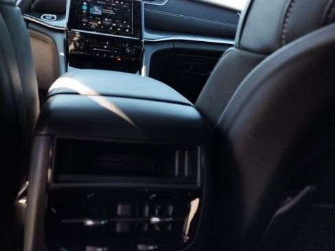 Used 2023 Jeep Grand Cherokee Altitude image 46