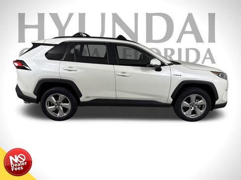 Used 2021 Toyota RAV4 XLE Premium image 2