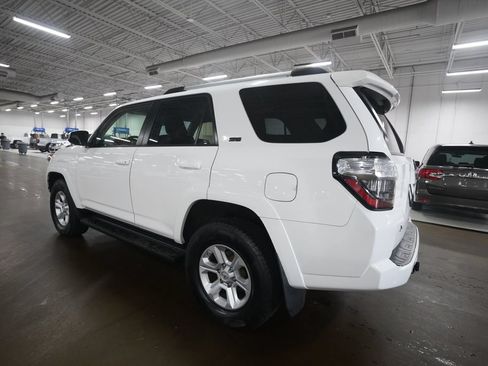 Used 2020 Toyota 4Runner SR5 AWD/4WD image 33