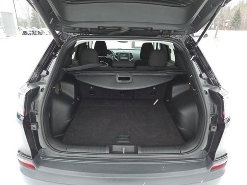 Used 2020 Jeep Cherokee Latitude w/ Comfort & Convenience Group image 96