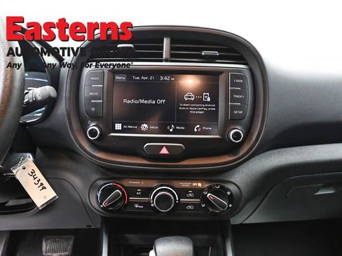 Used 2025 Kia Soul LX w/ LX Technology Package FWD image 12