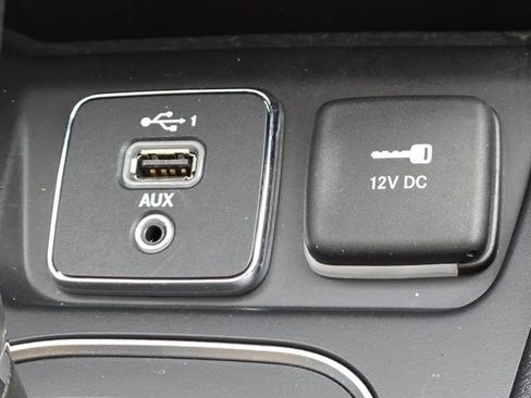 Used 2019 Jeep Cherokee Latitude Plus w/ Cold Weather Group image 11