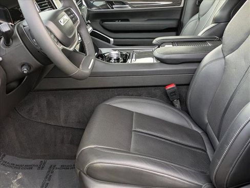 Used 2022 Jeep Wagoneer Series III w/ Flexible Seating Group image 16