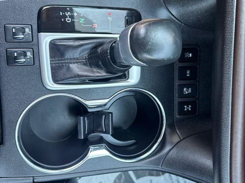 Used 2019 Toyota Highlander XLE AWD/4WD image 40