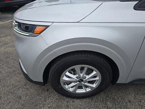 Certified 2022 Kia Carnival LX FWD image 10