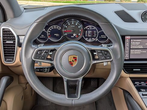 Used 2021 Porsche Cayenne image 14