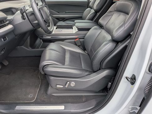 Used 2025 Lincoln Navigator Reserve AWD/4WD image 12