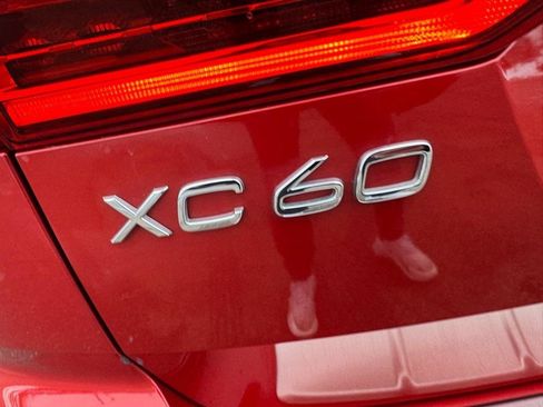 Used 2019 Volvo XC60 T5 Momentum w/ Protection Package Premier AWD/4WD image 18