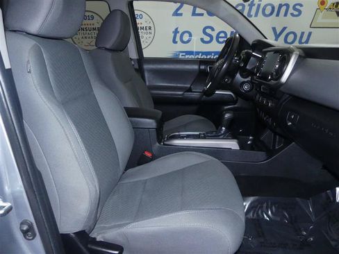 Used 2021 Toyota Tacoma SR5 AWD/4WD image 8