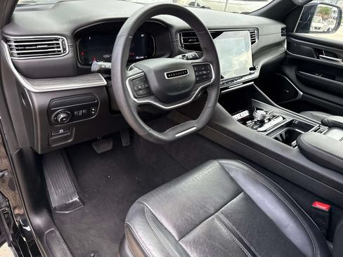 Used 2024 Jeep Wagoneer L Series III w/ Flexible Seating Group AWD/4WD image 19