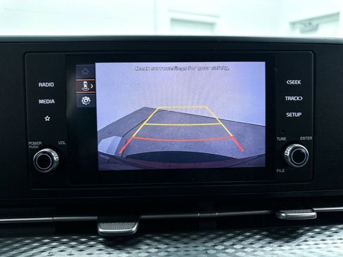 Certified 2024 Kia Carnival LX image 5