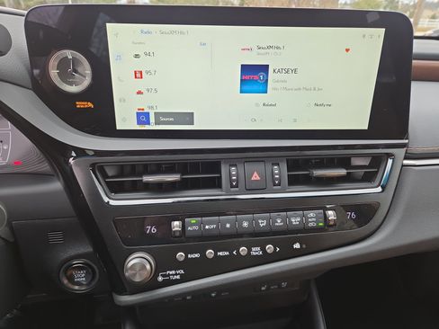 New 2025 Lexus ES 350 w/ Premium Package image 13