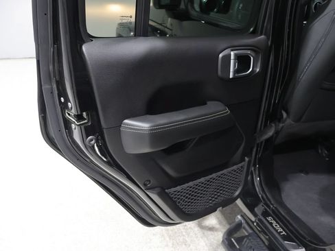 Used 2023 Jeep Wrangler Unlimited Sahara AWD/4WD image 16