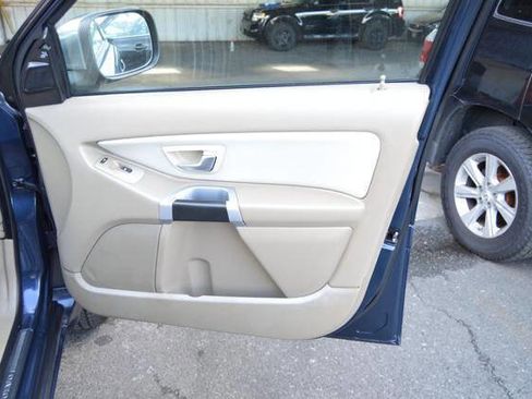 Used 2014 Volvo XC90 3.2 w/ Climate Package image 30