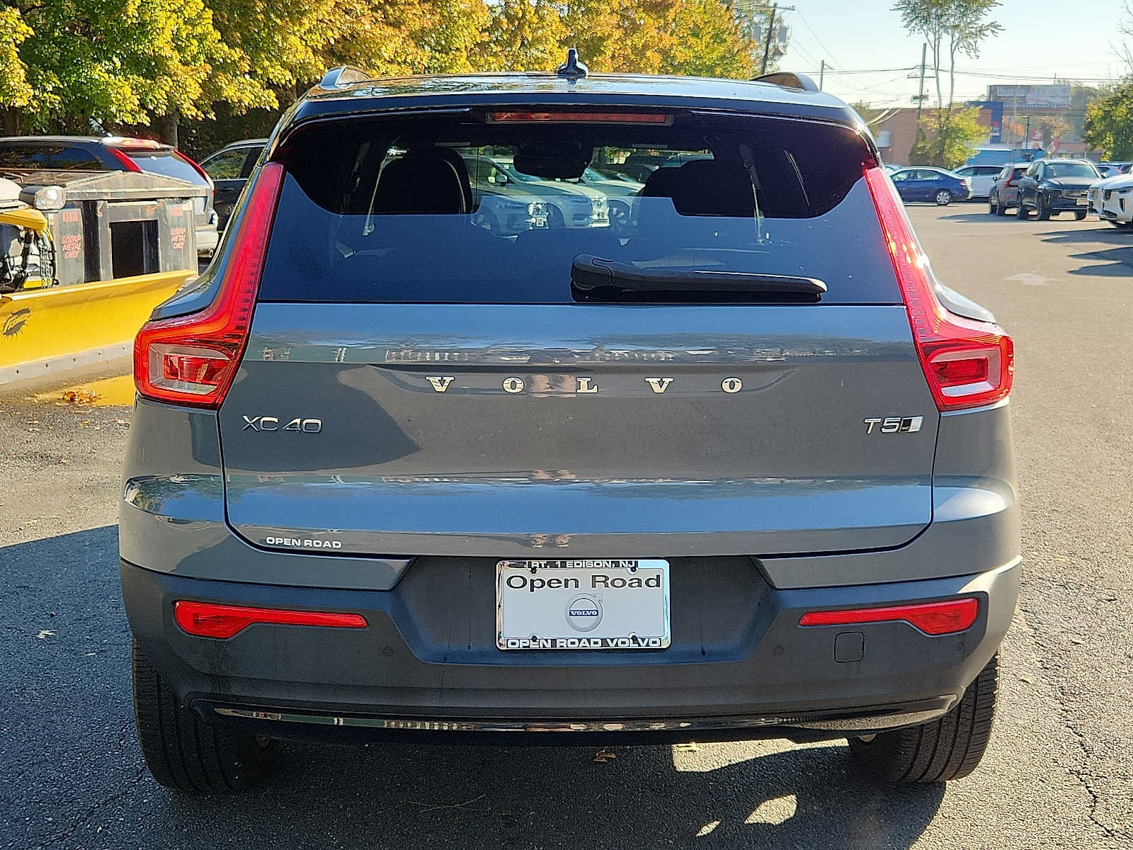Used 2022 Volvo XC40 T5 R-Design w/ Advanced Package AWD/4WD image 5