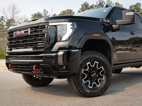 Used 2024 GMC Sierra 2500 AT4X image 6