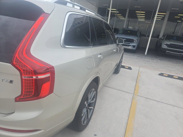 Used 2018 Volvo XC90 T6 Momentum w/ Convenience Package AWD/4WD image 9