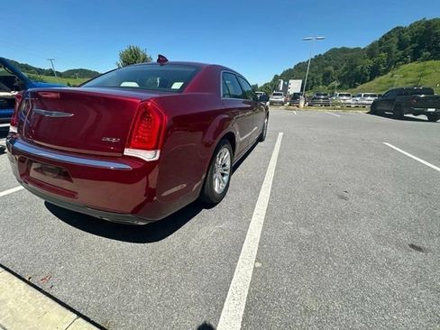 Used 2020 Chrysler 300 Touring L w/ Quick Order Package 2EF RWD image 10