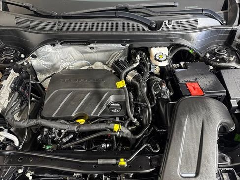Used 2024 Chevrolet Trax RS FWD image 12
