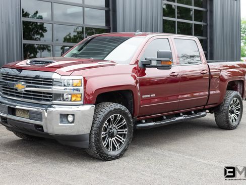 Used 2017 Chevrolet Silverado 2500 LT w/ LT Fleet Convenience Package AWD/4WD image 2