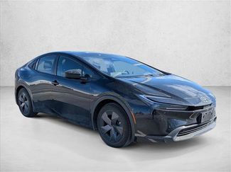 Used 2025 Toyota Prius LE video 3