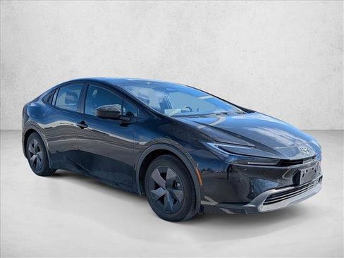 Used 2025 Toyota Prius LE image 3