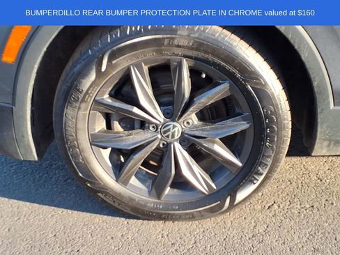 Used 2022 Volkswagen Tiguan SE w/ Panoramic Sunroof Package image 9