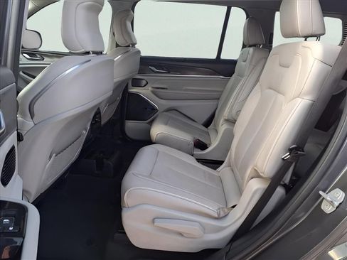 Used 2021 Jeep Grand Cherokee L Overland w/ Luxury Tech Group IV image 11