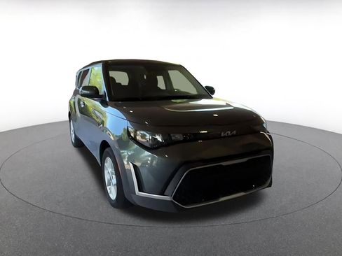 Used 2025 Kia Soul LX w/ LX Technology Package FWD image 3