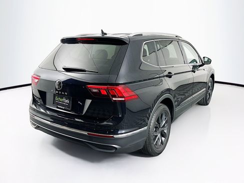 Used 2024 Volkswagen Tiguan SE image 9