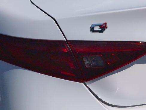 Used 2023 Alfa Romeo Giulia Veloce image 25