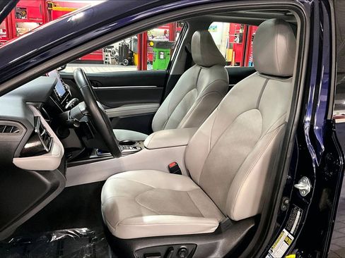 Used 2022 Toyota Camry XSE image 24